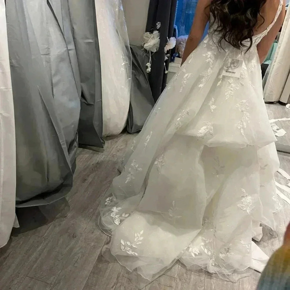 Essence of Australia Wedding Dress - D3023 - Picture 6 of 6